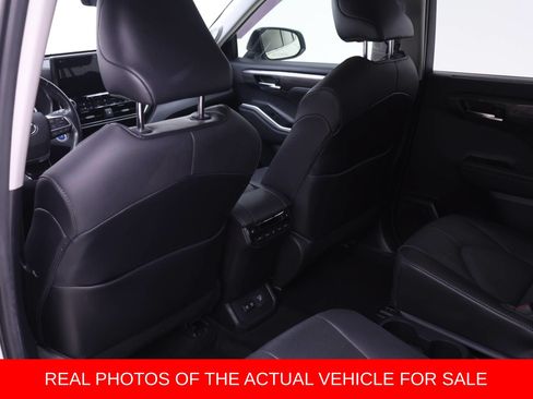 Used 2021 Toyota Highlander Platinum AWD/4WD image 10