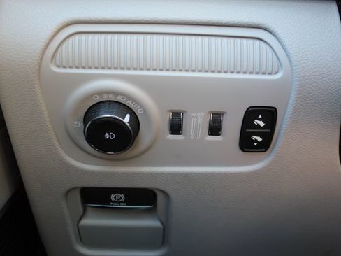 Used 2023 Jeep Wagoneer Series II w/ Premium Group I AWD/4WD image 18