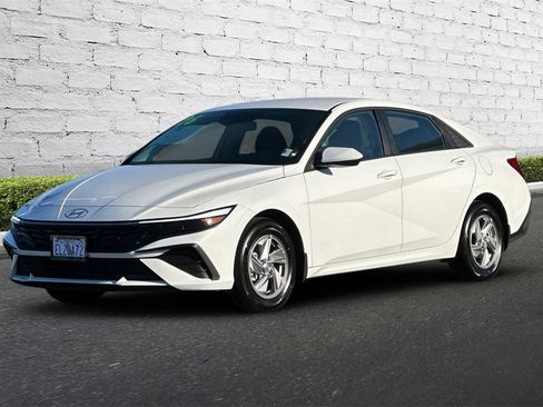 Used 2026 Hyundai Elantra SE image 8