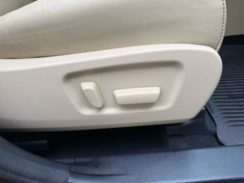 Used 2017 Toyota Highlander Limited AWD/4WD image 49