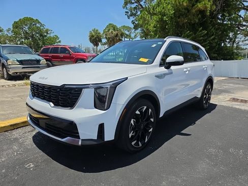 Certified 2024 Kia Sorento EX w/ Panoramic Sunroof Package FWD image 6