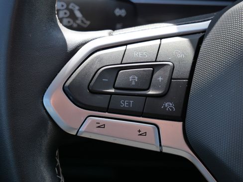 Certified 2022 Volkswagen Tiguan SE image 33