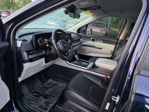 Certified 2024 Kia Carnival LX FWD image 14