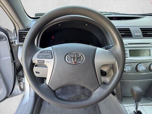 Used 2011 Toyota Camry LE FWD image 12