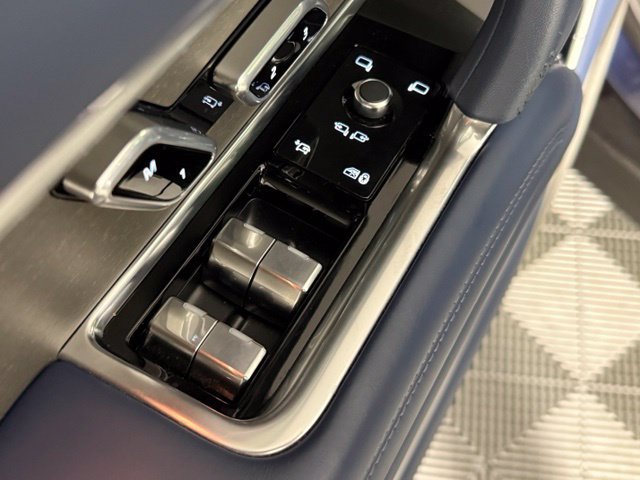 Certified 2025 Land Rover Range Rover SV AWD/4WD image 22