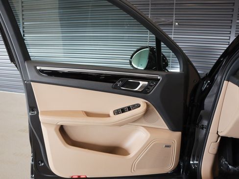 Used 2023 Porsche Macan image 23