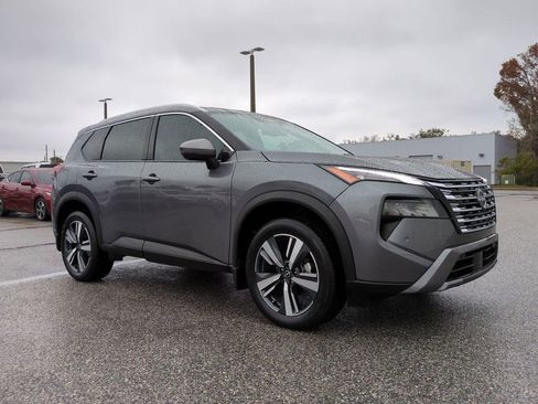 Certified 2025 Nissan Rogue SL image 3