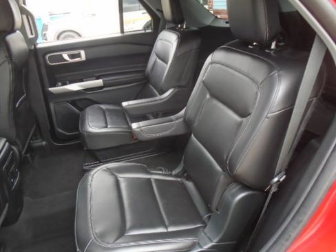 Used 2023 Ford Explorer XLT w/ Equipment Group 202A image 3