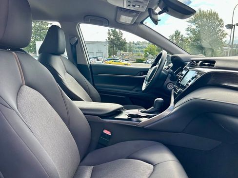 Used 2020 Toyota Camry LE FWD image 16