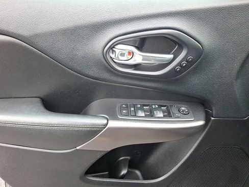 Certified 2019 Jeep Cherokee Limited w/ Luxury Group image 14