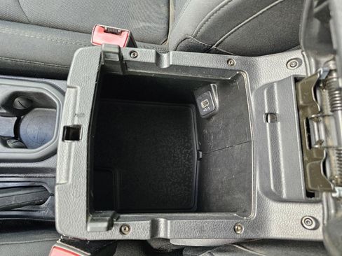 Used 2019 Jeep Wrangler Sport AWD/4WD image 46