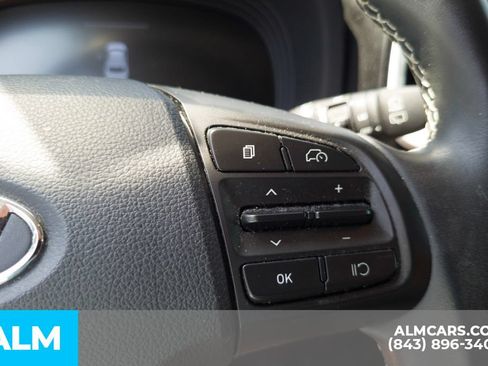 Used 2023 Hyundai Venue Limited FWD image 9