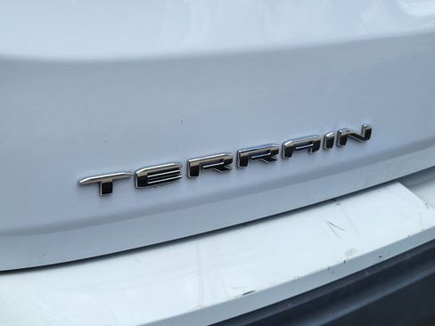 Used 2024 GMC Terrain SLE FWD image 18