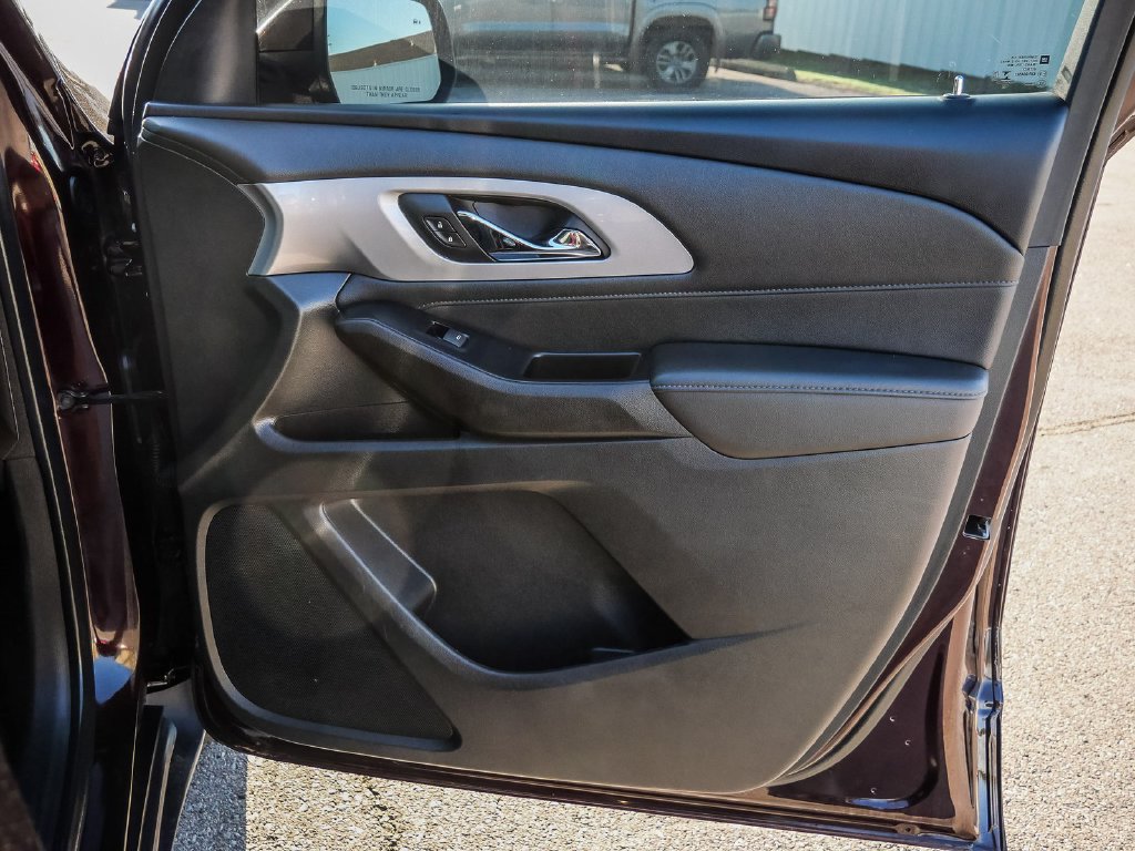 Used 2023 Chevrolet Traverse LT FWD image 18
