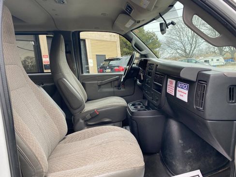 Used 2018 Chevrolet Express 3500 LS RWD image 23