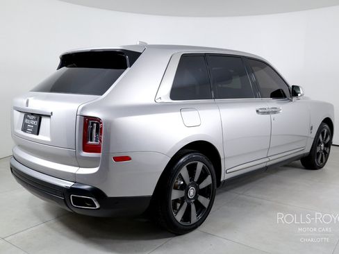 Used 2021 Rolls-Royce Cullinan AWD/4WD image 2