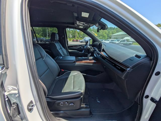 Used 2023 Cadillac Escalade ESV Premium Luxury w/ LPO, Floor Liner Package AWD/4WD image 39