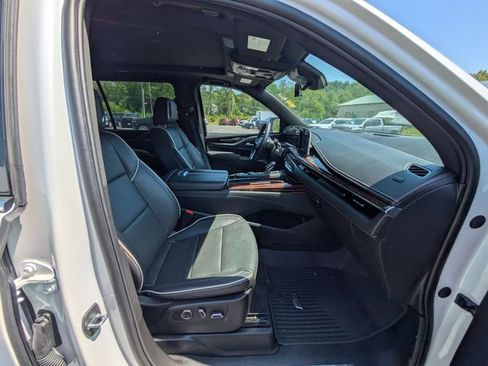 Used 2023 Cadillac Escalade ESV Premium Luxury w/ LPO, Floor Liner Package AWD/4WD image 39