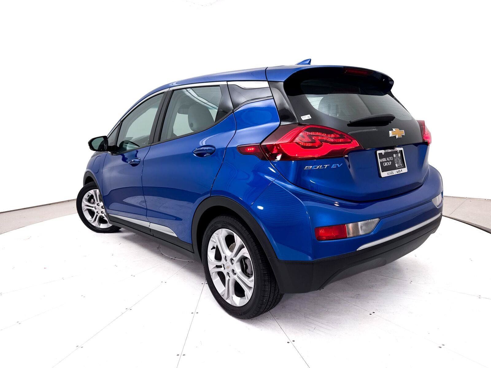 Used 2020 Chevrolet Bolt LT FWD image 2