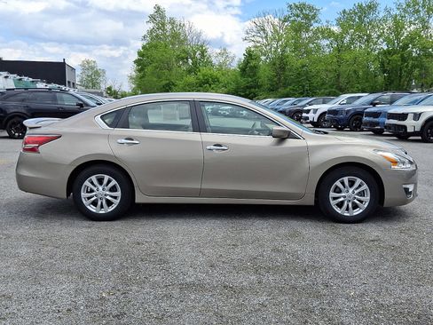 Used 2014 Nissan Altima 2.5 S w/ Sport Value Package FWD image 4