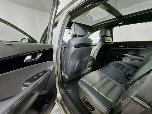 Used 2016 Kia Sorento SX image 17
