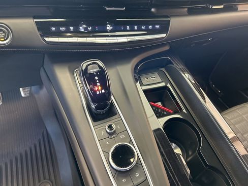 Used 2023 Cadillac Escalade ESV V image 18