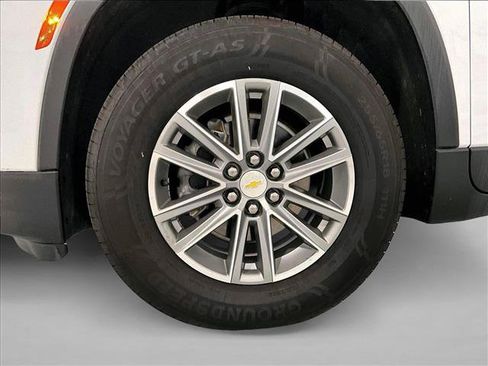 Used 2023 Chevrolet Traverse LT FWD image 10