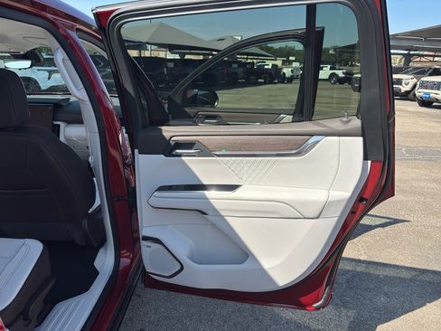 Used 2027 GMC Acadia Denali FWD image 24