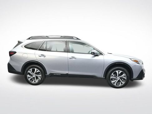 Used 2022 Subaru Outback Limited AWD/4WD image 9