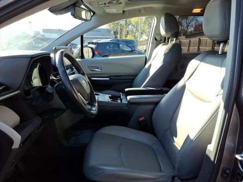 Certified 2024 Toyota Sienna XLE image 22