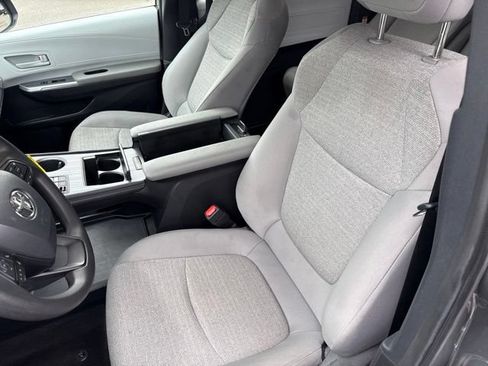 Used 2026 Toyota Sienna LE FWD image 24