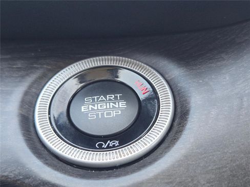 Used 2023 Jeep Grand Cherokee Limited image 32