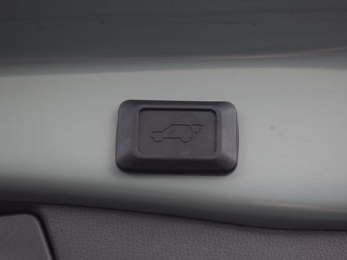Used 2022 Toyota RAV4 XLE Premium AWD/4WD image 12