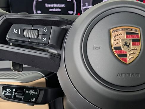 Certified 2025 Porsche Cayenne 3.0T image 64