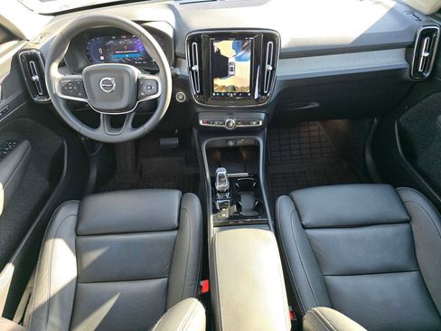 Used 2024 Volvo XC40 B5 Plus w/ Climate Package image 18