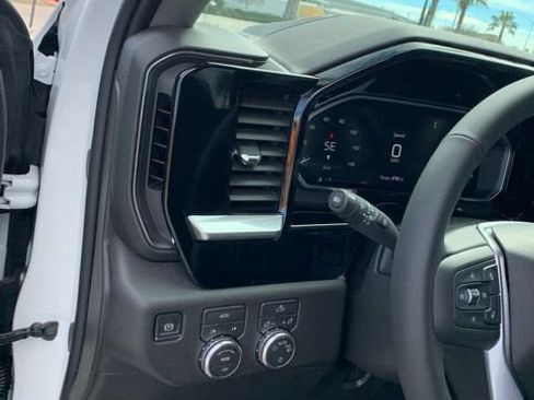 New 2026 GMC Sierra 1500 SLE w/ Preferred Package AWD/4WD image 17