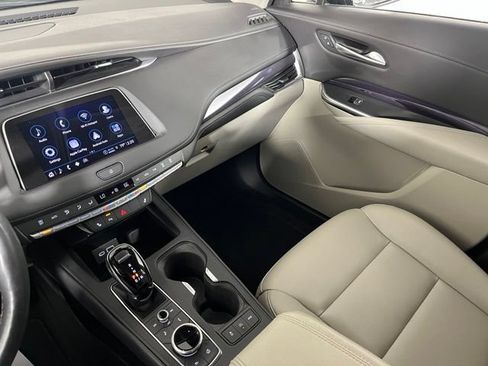Used 2023 Cadillac XT4 Luxury w/ Cold Weather Package AWD/4WD image 35