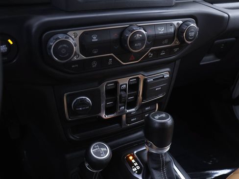 Used 2021 Jeep Wrangler Unlimited Sahara w/ LED Lighting Group AWD/4WD image 9