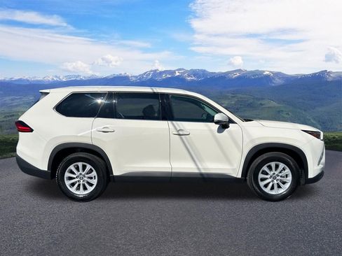 Certified 2024 Toyota Grand Highlander AWD image 7
