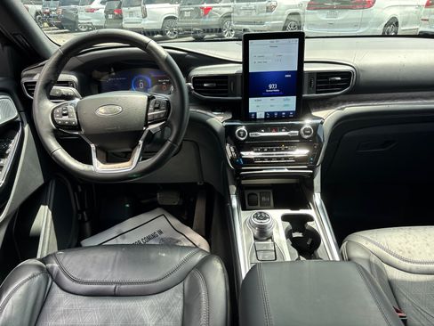 Used 2022 Ford Explorer Platinum w/ Equipment Group 601A AWD/4WD image 27