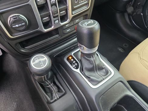Used 2018 Jeep Wrangler Unlimited Sahara AWD/4WD image 29