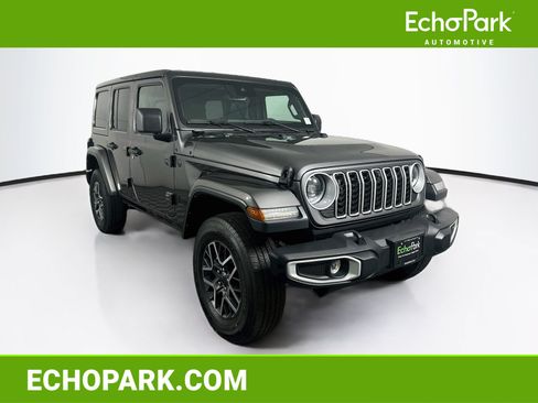 Used 2025 Jeep Wrangler Unlimited Sahara w/ Technology Group AWD/4WD image 1