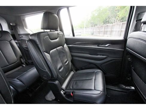 Used 2023 Jeep Grand Cherokee L Limited w/ Black Appearance Package AWD/4WD image 13