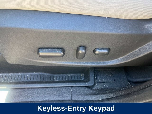 Used 2017 Ford C-MAX Energi SE w/ Equipment Group 401A FWD image 13