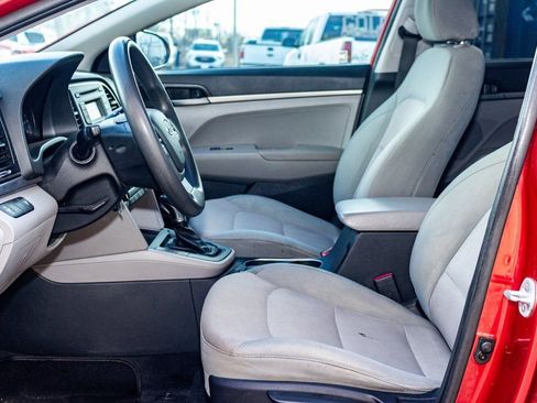 Used 2017 Hyundai Elantra SE image 21
