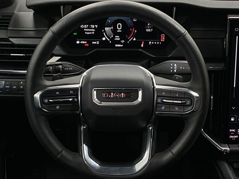 Used 2025 GMC Acadia Elevation w/ Elevation Premium Package AWD/4WD image 15