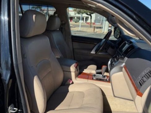 Used 2014 Toyota Land Cruiser image 8