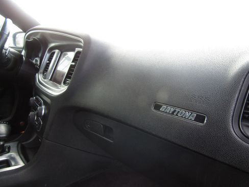 Used 2017 Dodge Charger R/T image 11