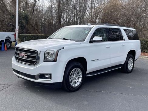 Used 2019 GMC Yukon XL SLT image 3