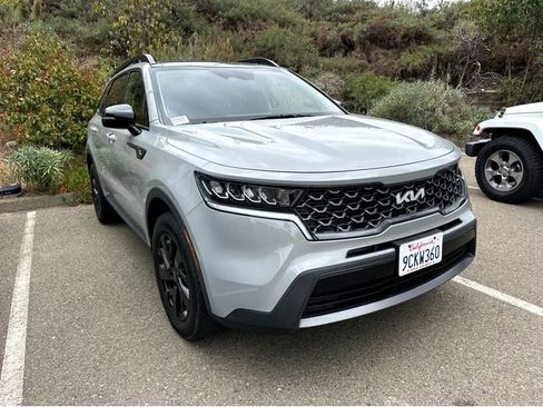Used 2022 Kia Sorento S w/ Panoramic Sunroof Package AWD/4WD image 3